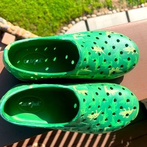 Cat & Jack size 11 kids beach shoes